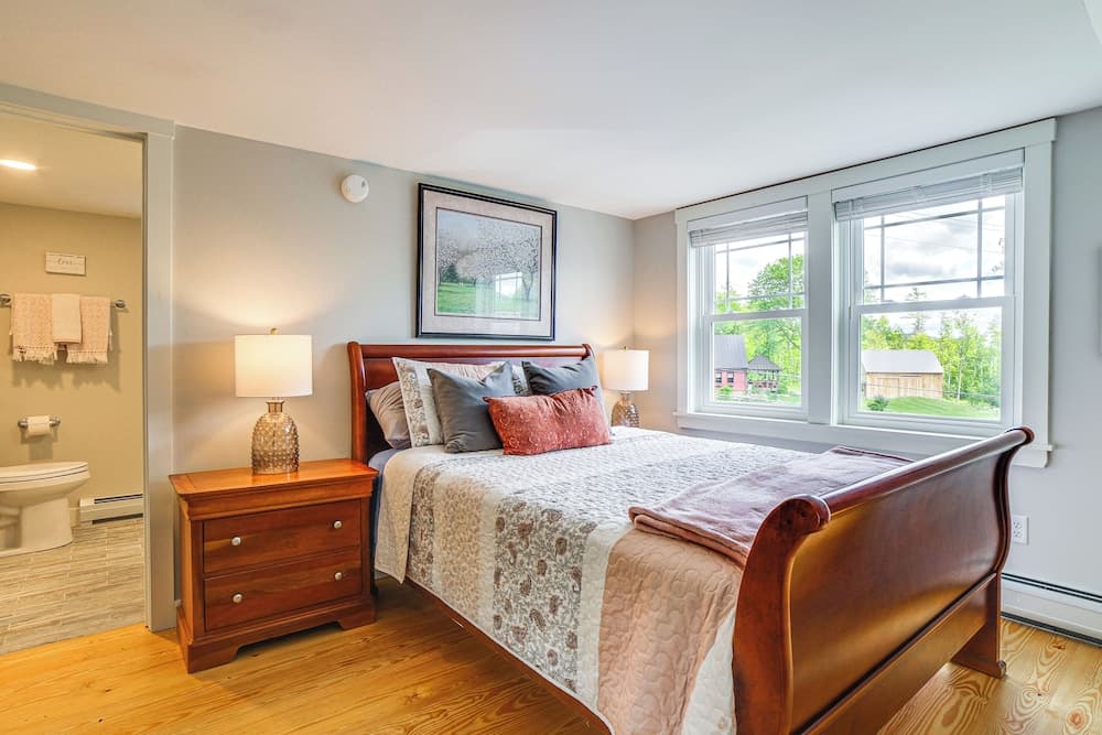 Charming Cavendish Cottage: All-season Retreat!