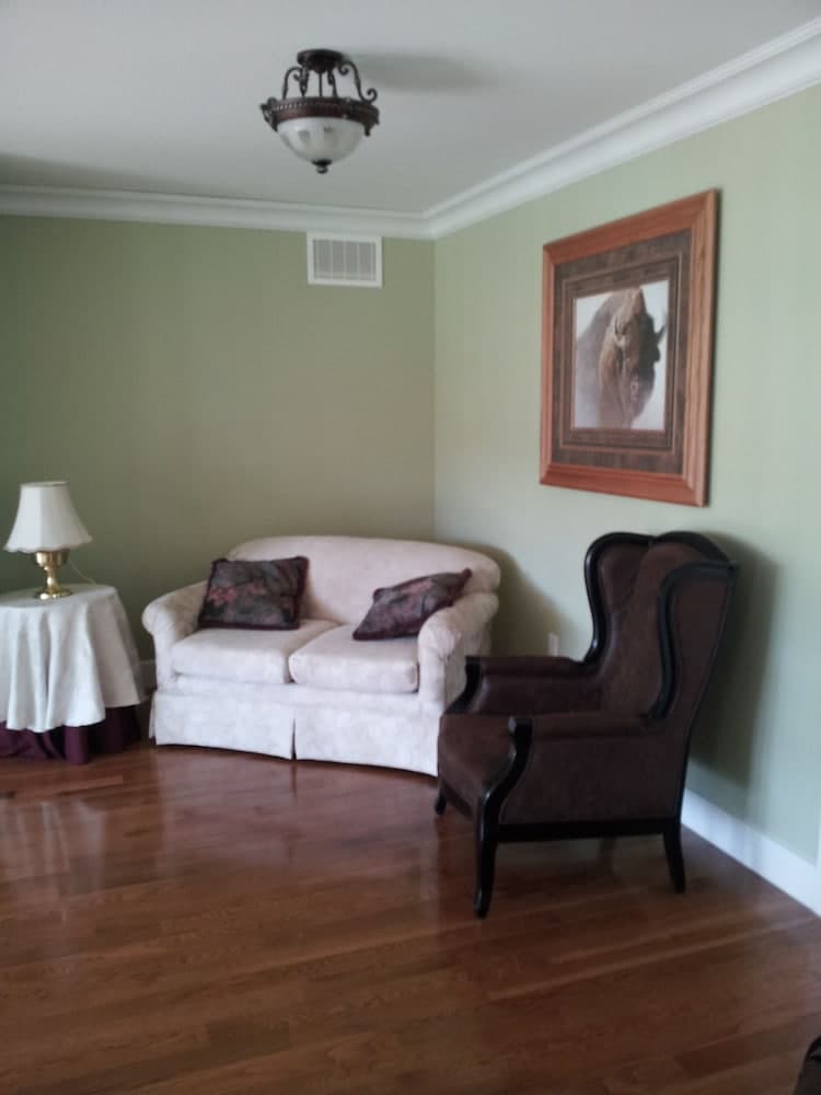 Harvelle House Bed & Breakfast