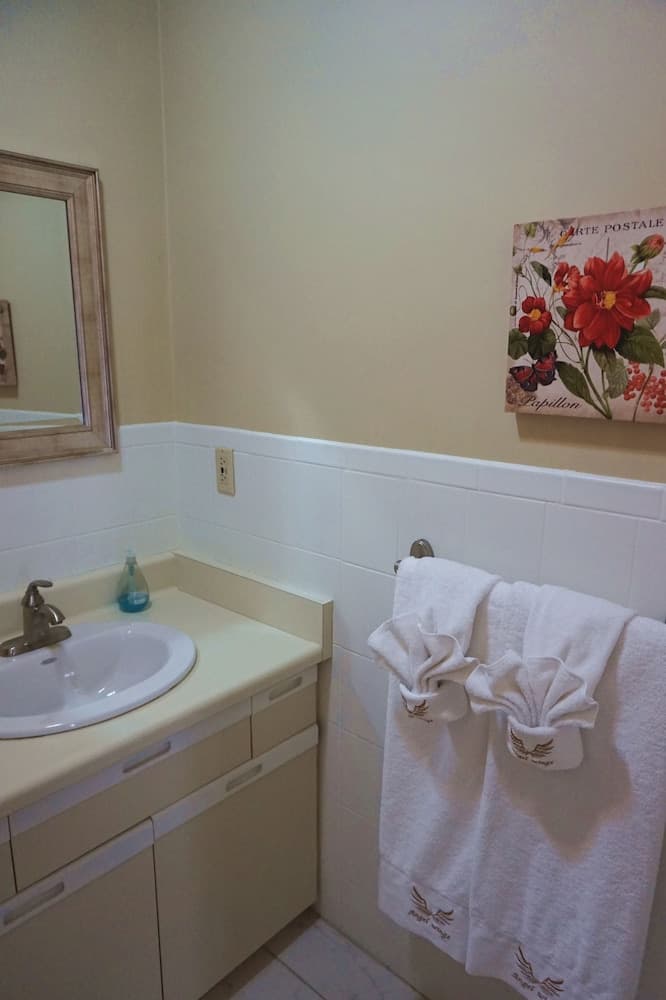 Butterfly Manor Bed & Breakfast