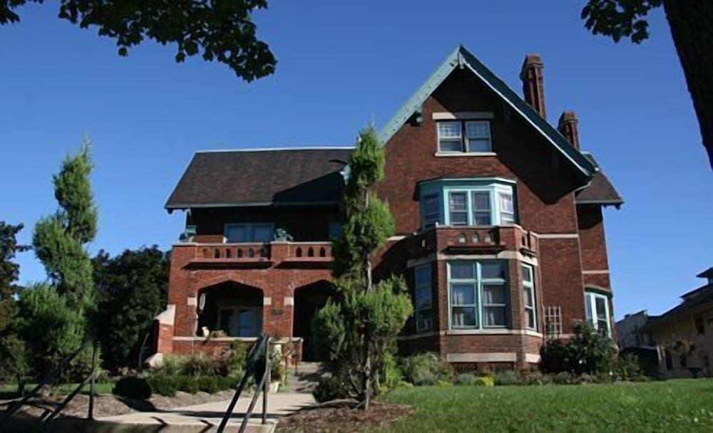 The Brumder Mansion