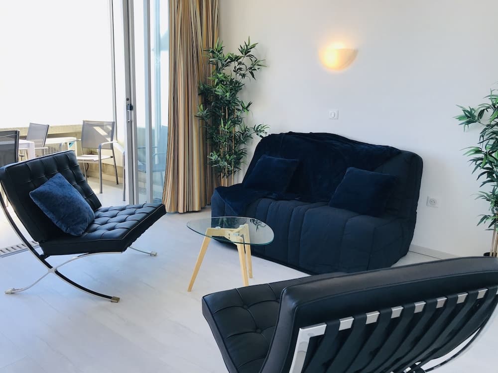 Costa Plana Collection