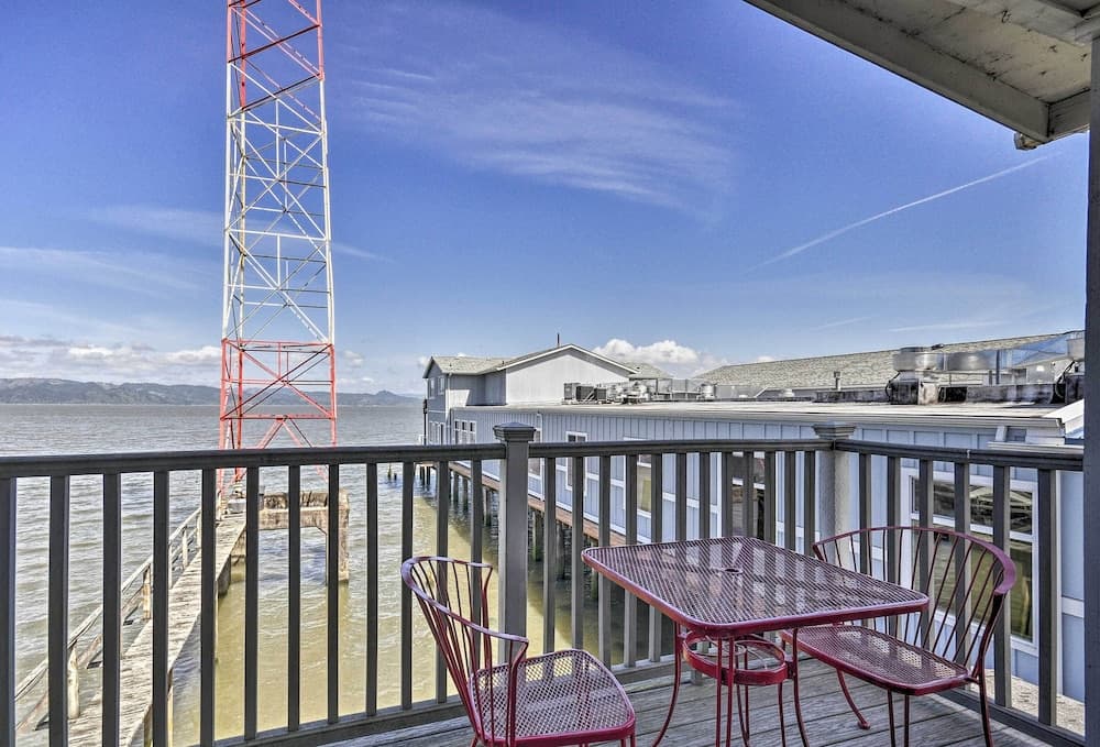 Waterfront Condo on Pier in Downtown Astoria!