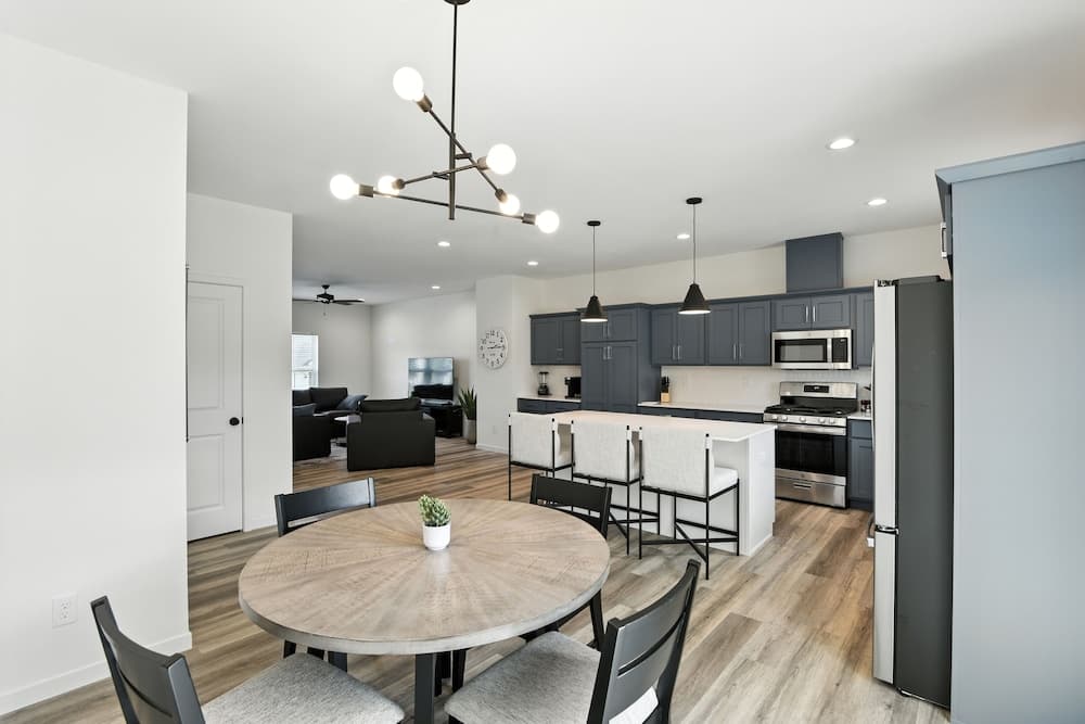 Modern Townhome Retreat In Prime Location 3 Bedroom Townhouse