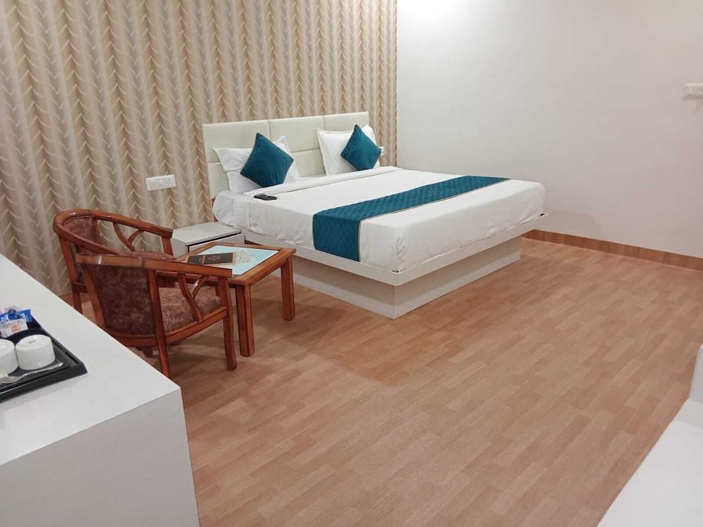 ADVANTAGE INN