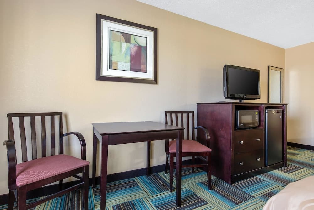 Quality Inn & Suites Arnold - St Louis