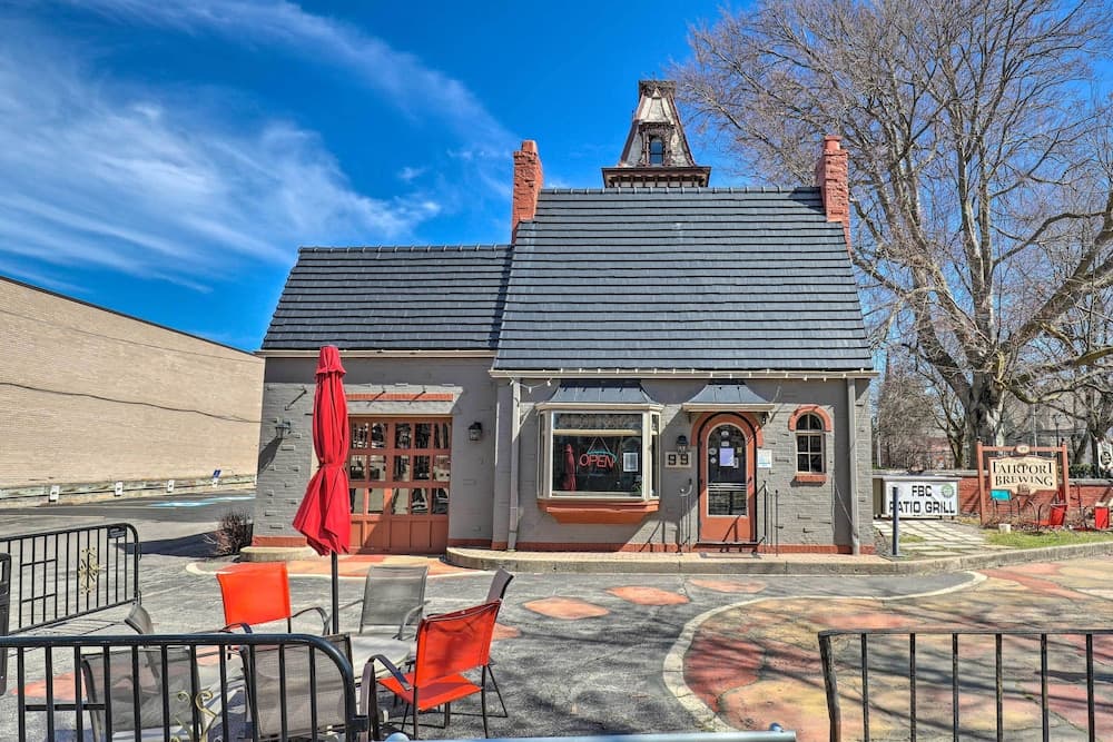 Charming & Walkable Fairport Village Apartment!
