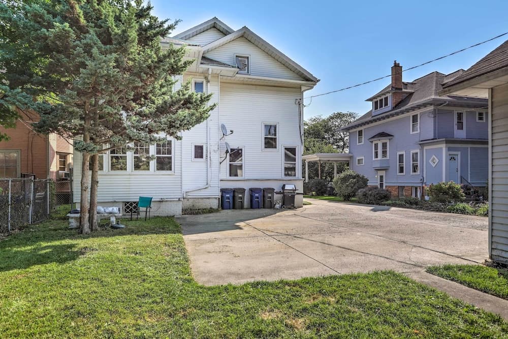 Historic Regal Retreat ~ 2 Mi to Dtwn Toledo!