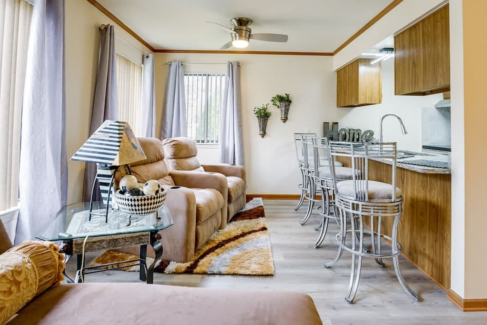 Cozy Clinton Township Condo: 3 Mi to Anchor Bay!