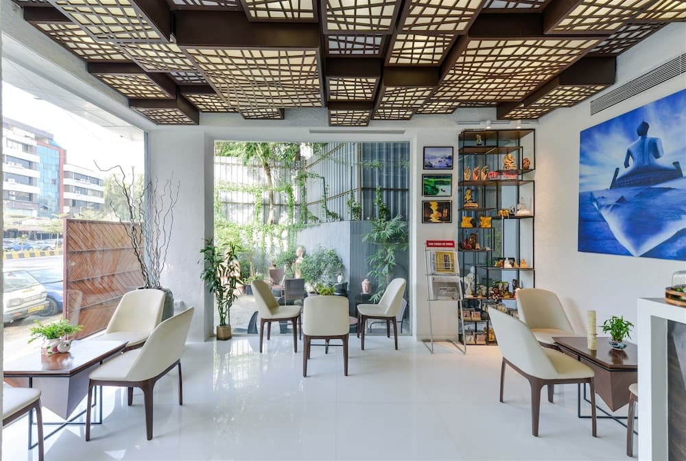 Dragonfly - The Art Hotel