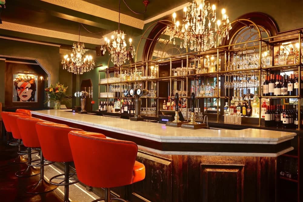 bar