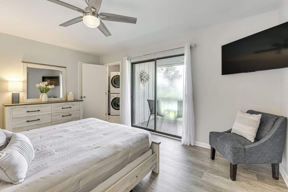 10 Mi to Navarre Beach! Waterfront Rental w/ Pool