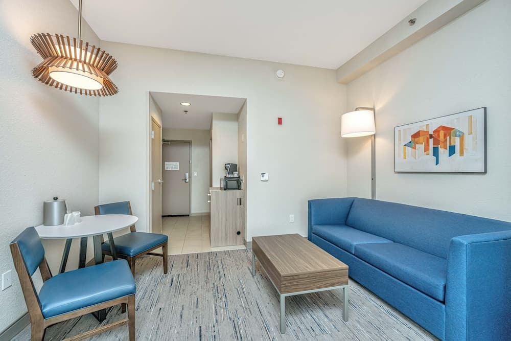 Holiday Inn Express & Suites Charleston Arpt-Conv Ctr Area