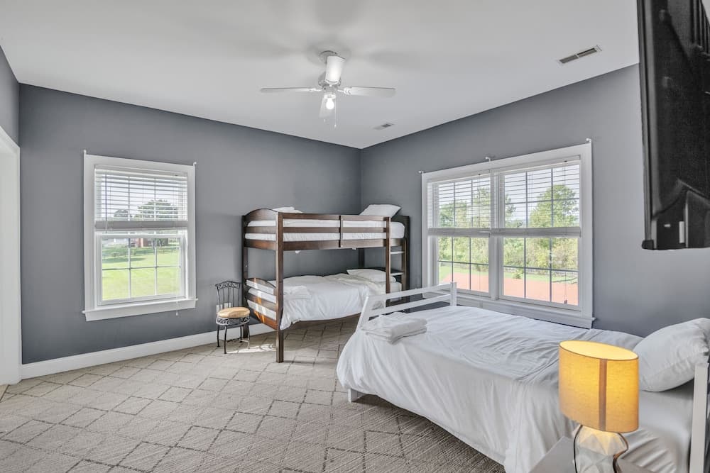 Bull Run Estate: Luxury Retreat W/ Scenic Views 6 Bedroom Home by RedAwning