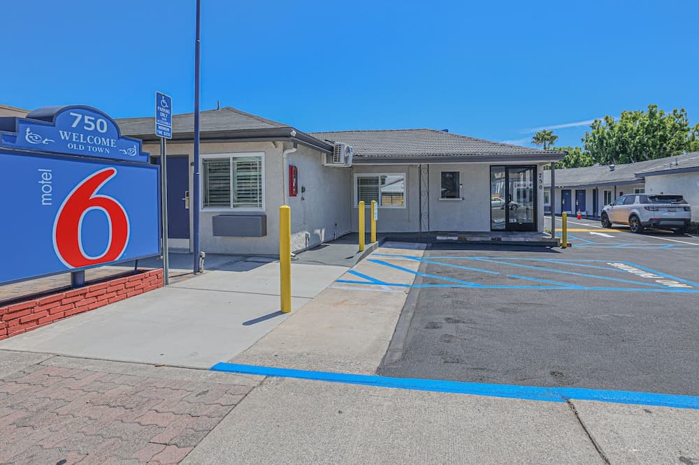 Motel 6 Tustin, CA – Orange County