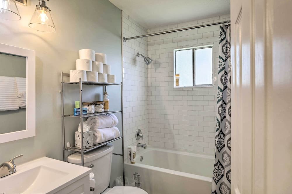Cozy Hanahan Condo w/ Cooper River Access!