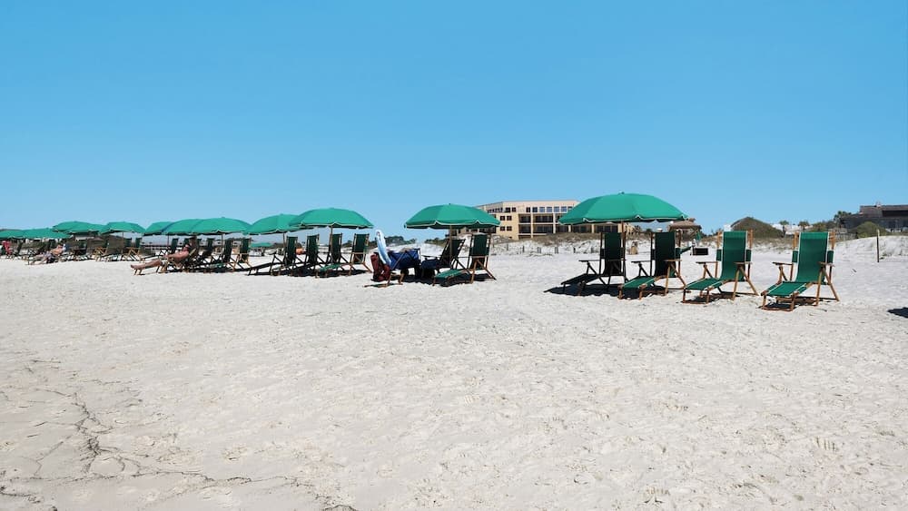 3br/2.5ba, Sleeps 8, Private Beach Access!