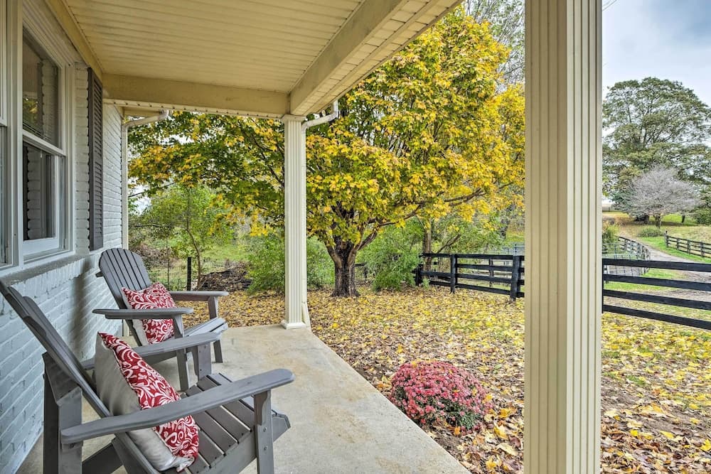 Charming Guesthouse Getaway on 10-acre Farm!