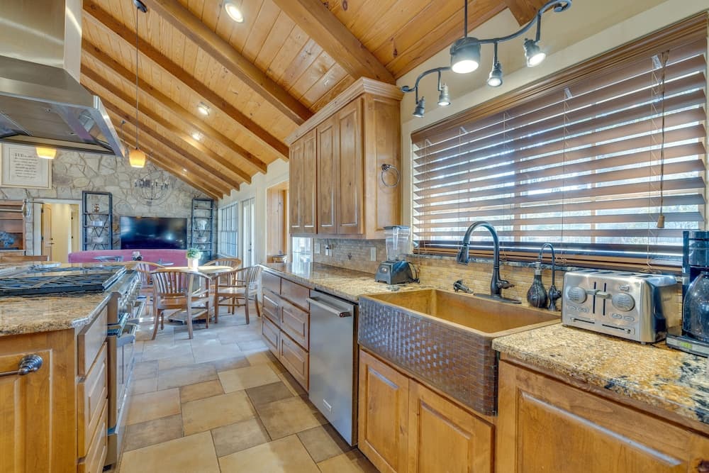 Sprawling Leander Home w/ Game Room!