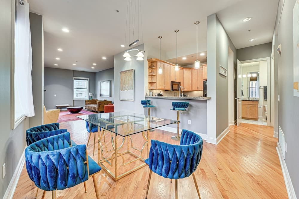 Heart of Dtwn Omaha: Historical Apt w/ Perks