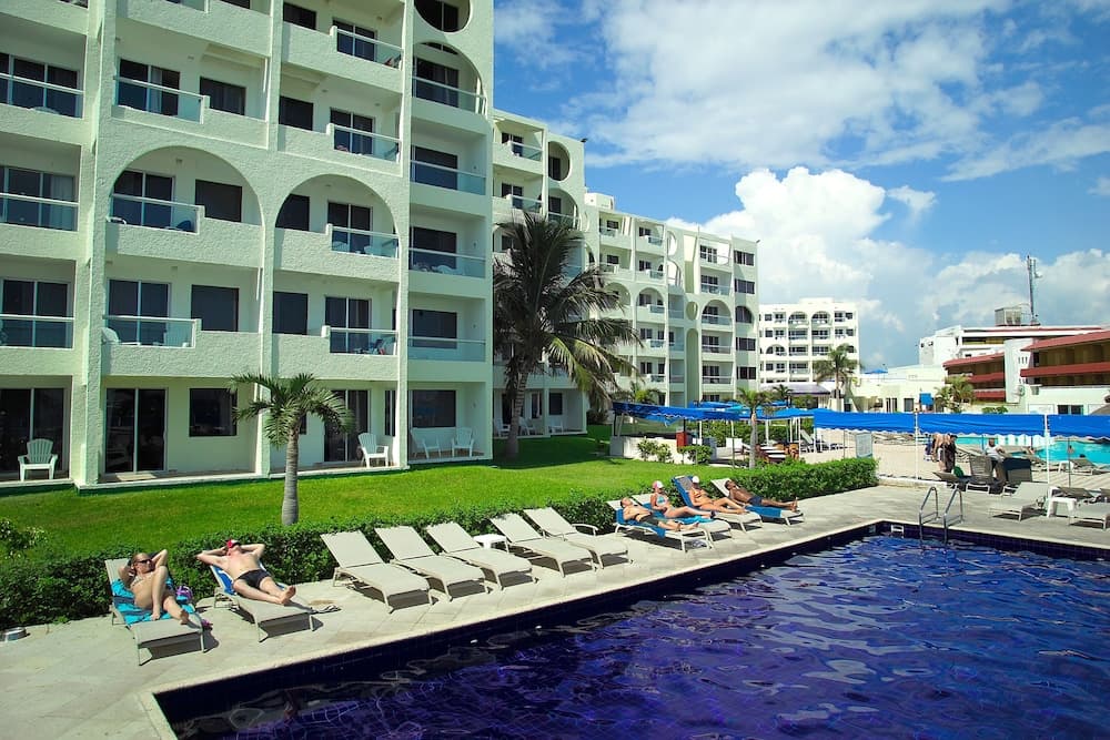 Aquamarina Beach Hotel