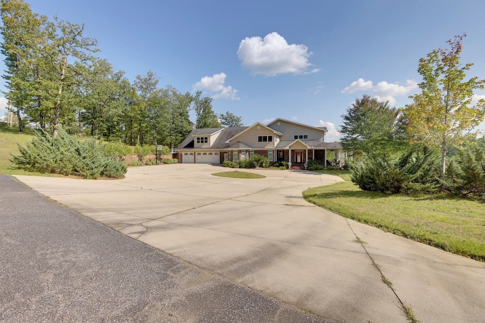 Fish, Swim & More: Lakefront Alabaster Home