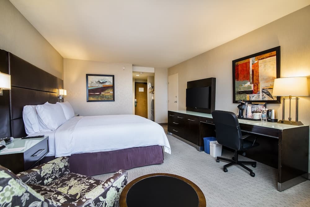 Holiday Inn Vancouver Centre by IHG