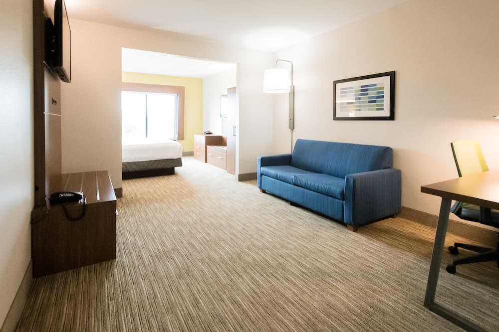 Holiday Inn Express & Suites Lexington NW-The Vineyard by IHG