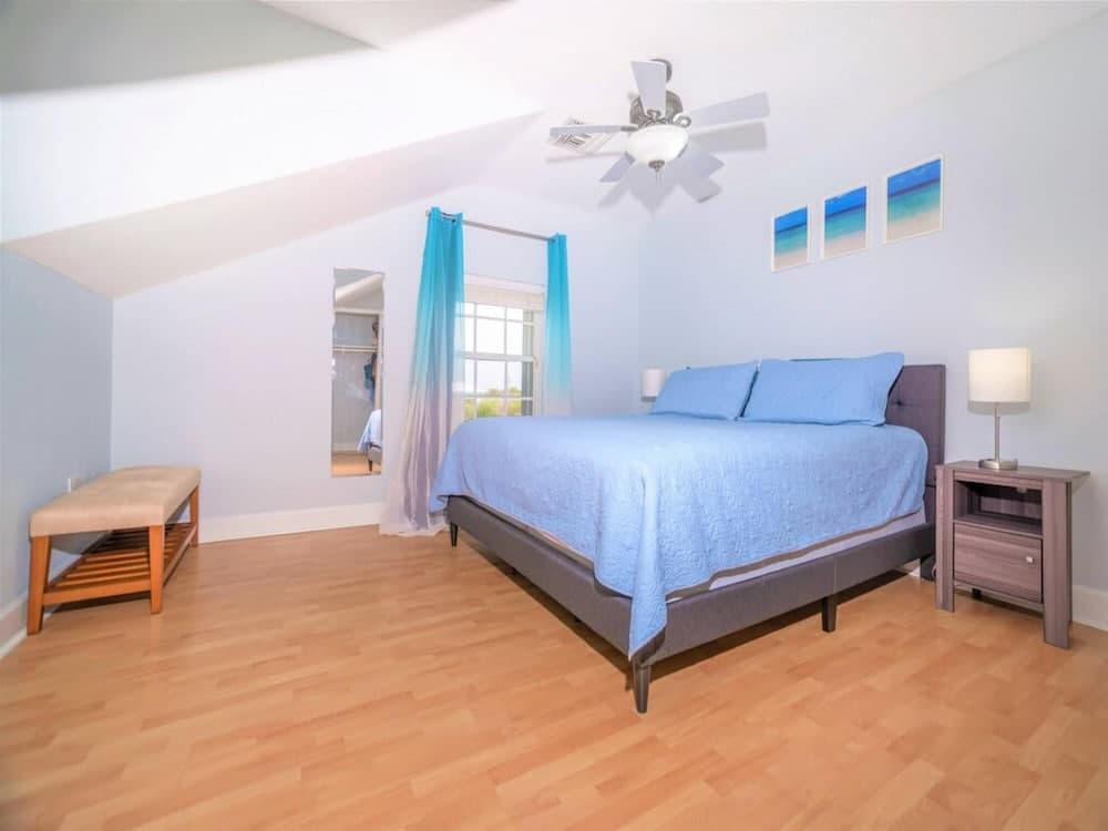 Luxury 4 Bdr Ocean View Home w Pool Hot Tub