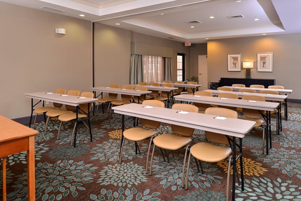Staybridge Suites O'Fallon Chesterfield by IHG