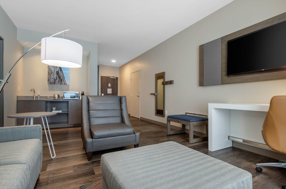 DoubleTree by Hilton Greenville Woodruff Road