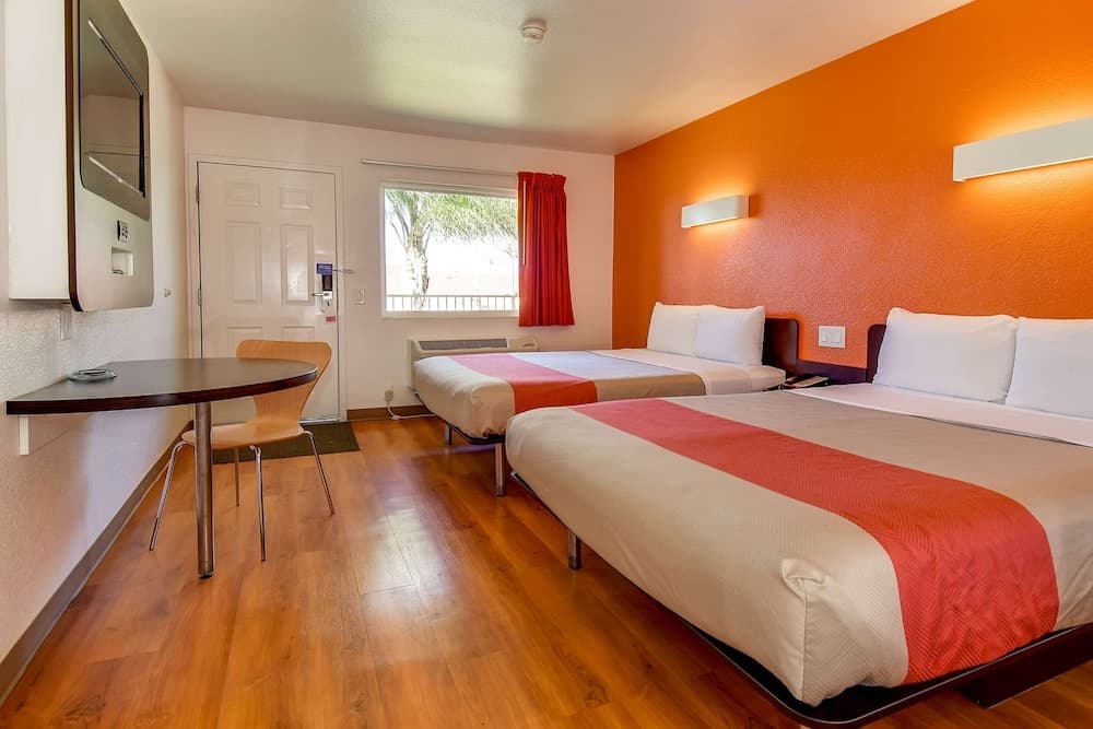 Motel 6 Riverside, CA - South