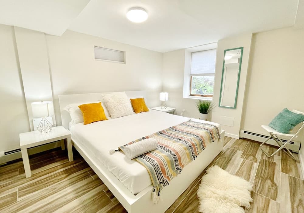 Fox Point Modern Apartment