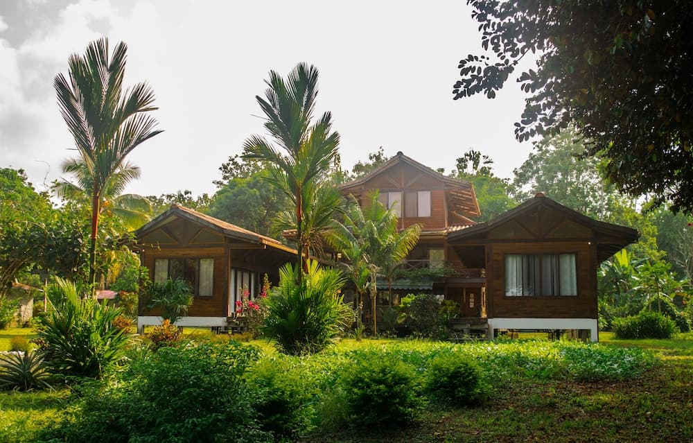 Kenaki Lodge