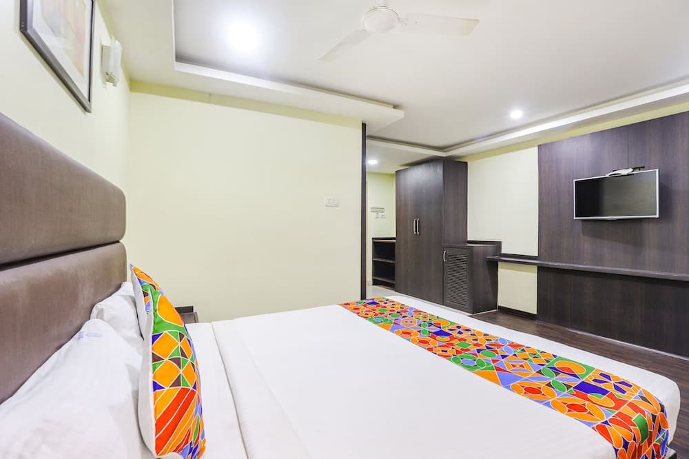 Fabhotel Ample Yard