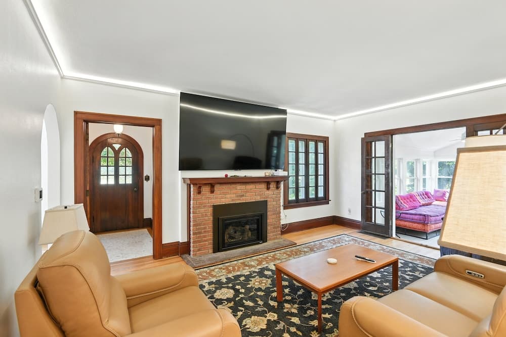 Charming Manville Heights Cottage Retreat 3 Bedroom Home