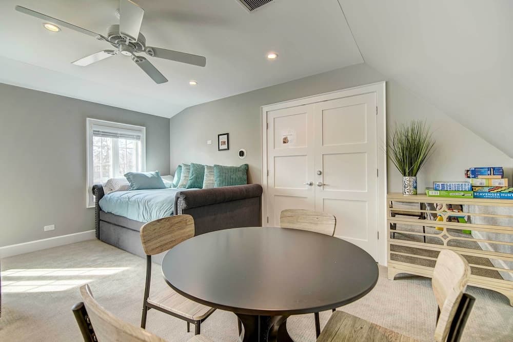 Bike & Kayak: Lakefront Prospect Heights Home