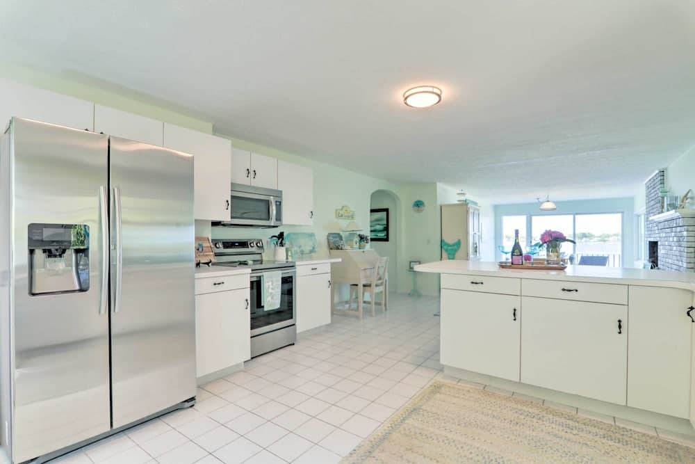 Bayfront Wareham Retreat w/ Private Beach!