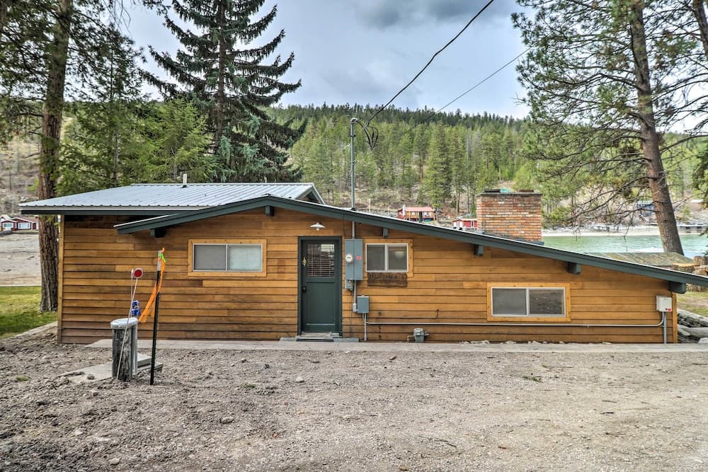 Flathead Lake Waterfront Cabin w/ Dock & Kayaks