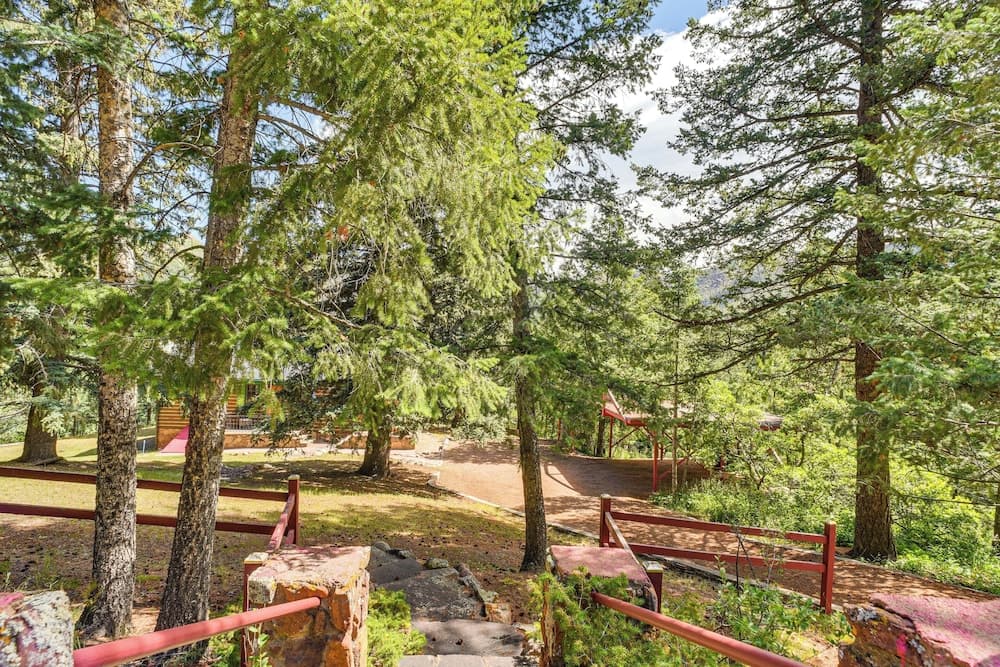 Mtn-view Cascade Cabin Near Garden of the Gods!