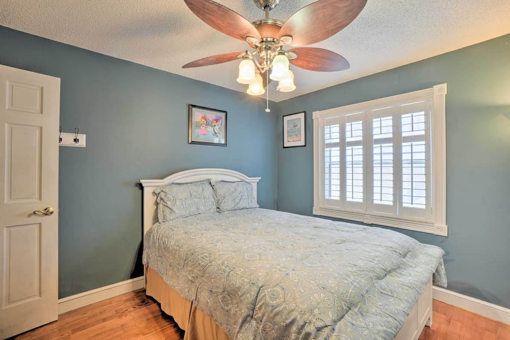 Tampa Home w/ Hot Tub ~ 15 Mi to Downtown!