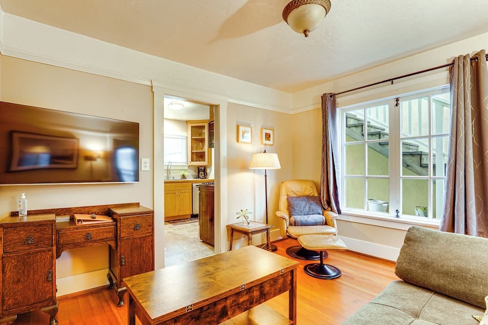 Inviting 1BR Patio Full Kitchen