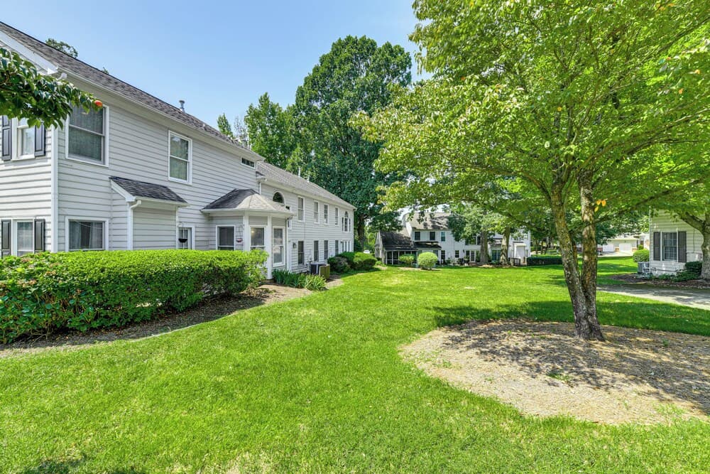 Charlotte Townhome w/ Hot Tub: 9 Mi to Uptown!