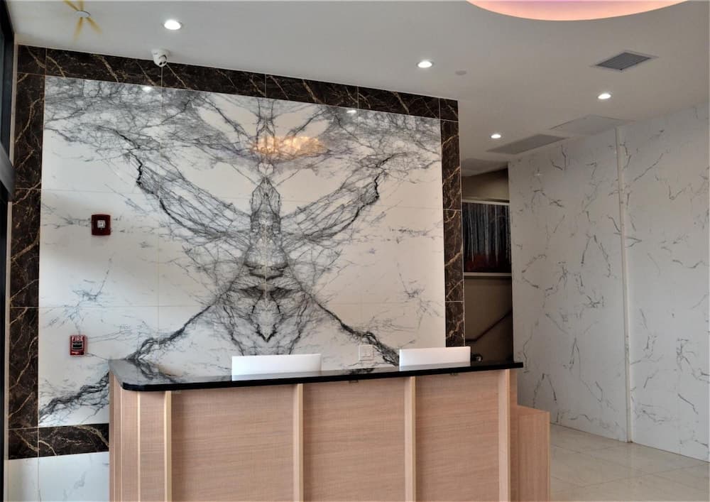 Lic Plaza Hotel