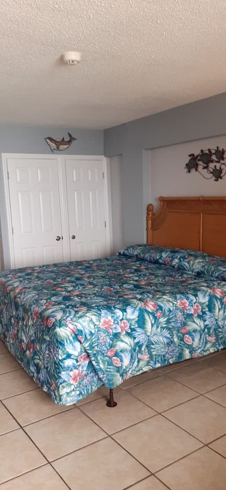 Hawaiian Inn Beach Resort