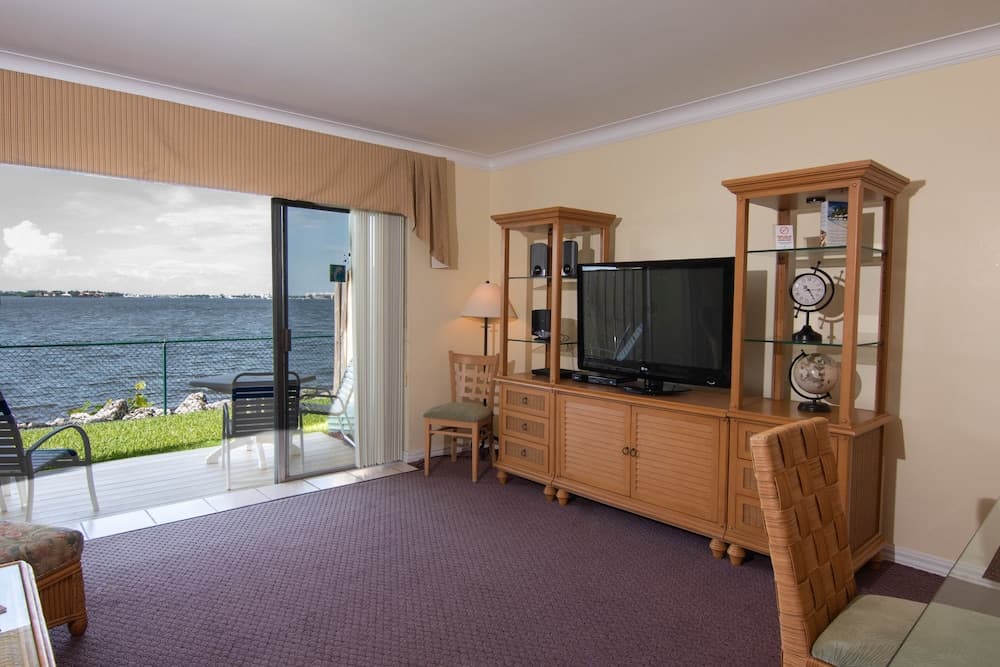 Palm Beach Waterfront Suites