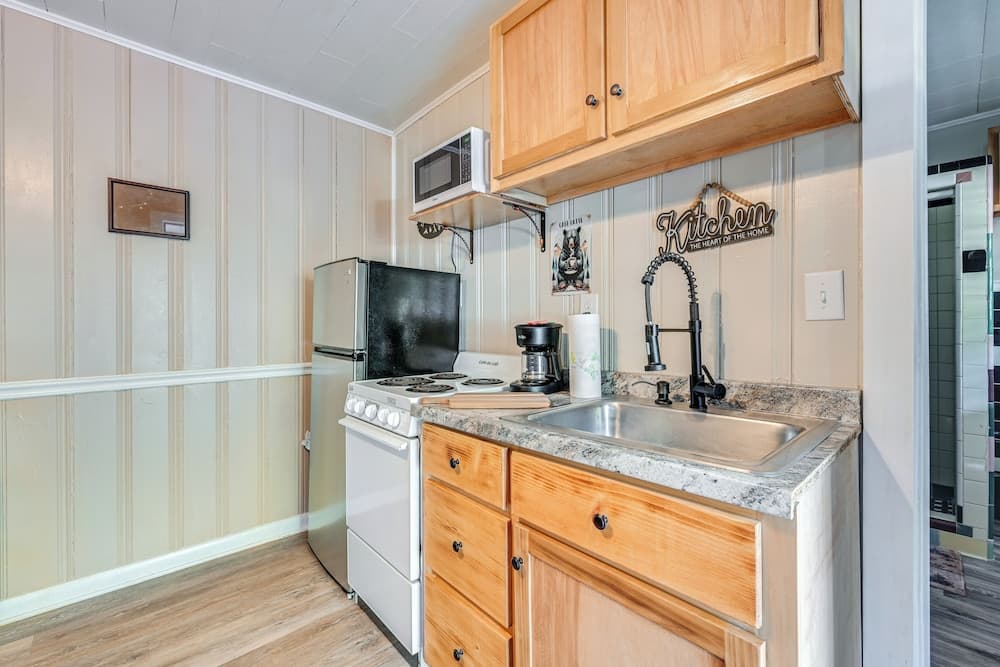 7 Mi to Mammoth Cave Nat'l Park: Cozy Apartment!