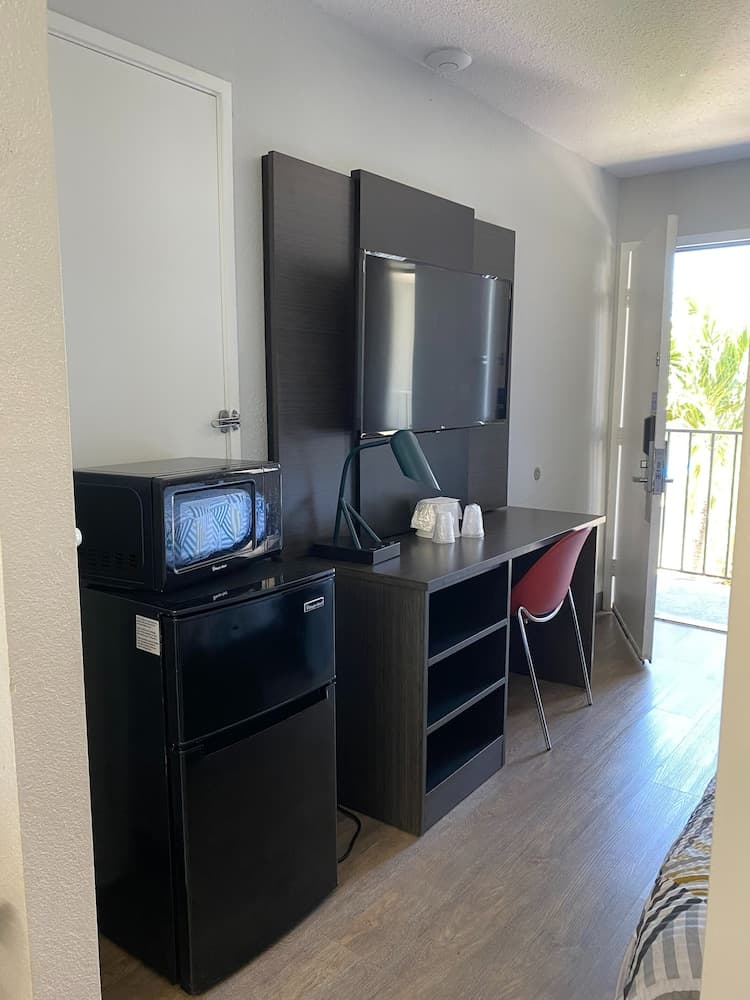 Motel 6 Lantana, FL
