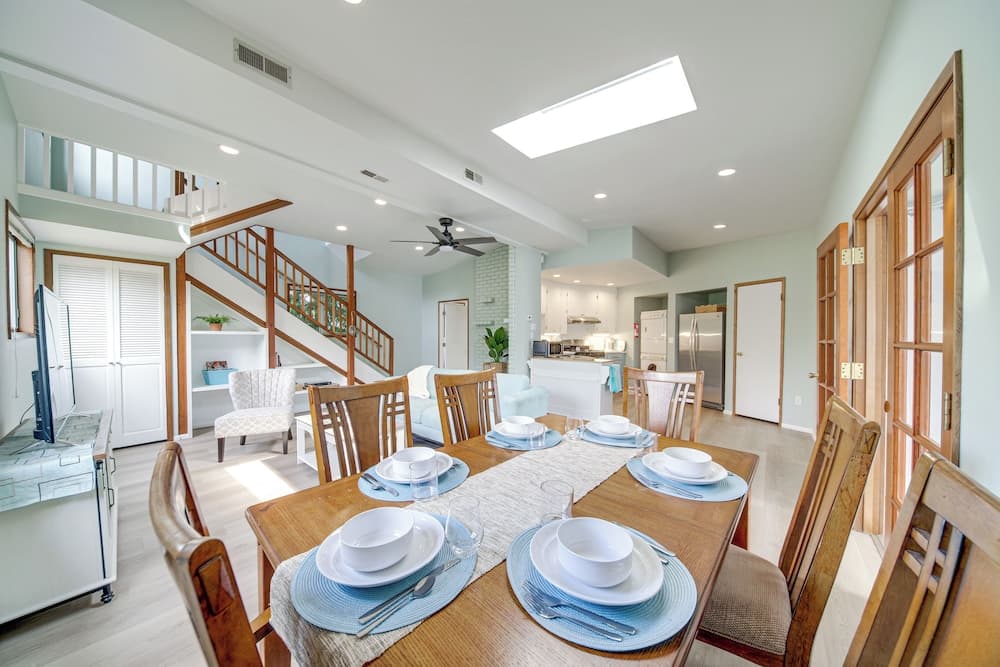 < 1 Mi to Lake Washington: Peaceful Apt in Kenmore