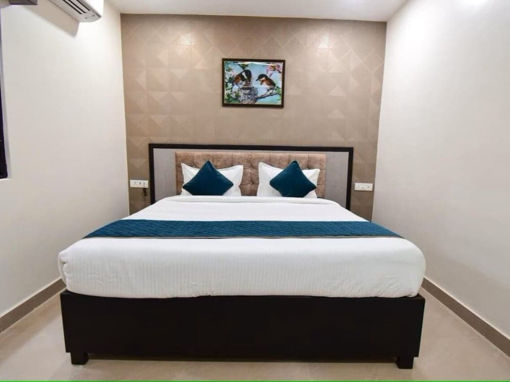 ADVANTAGE INN