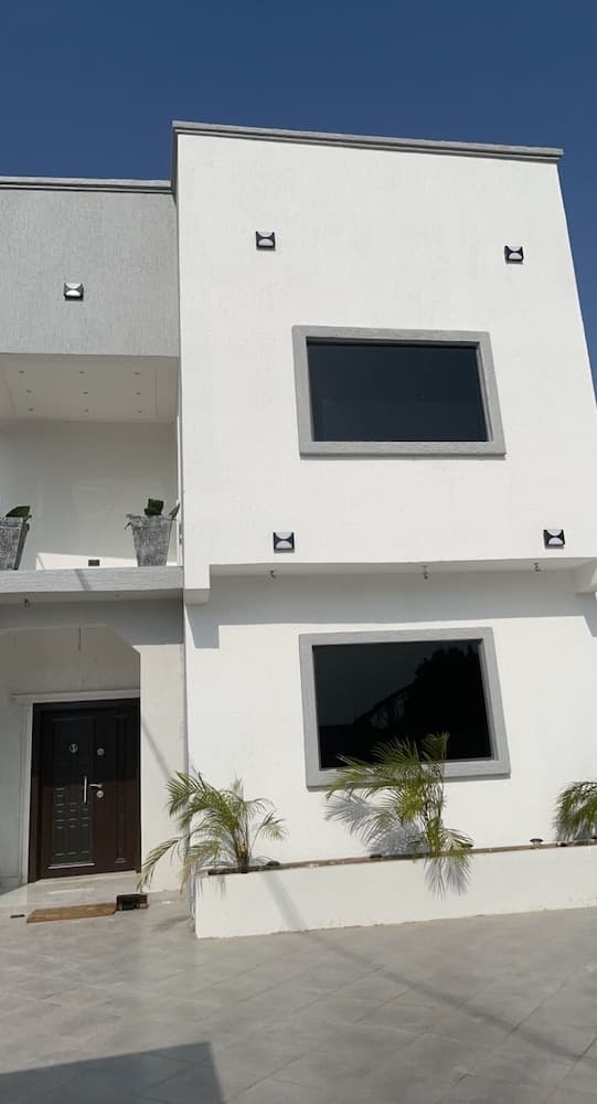 WHITE PLACE APARTMENT